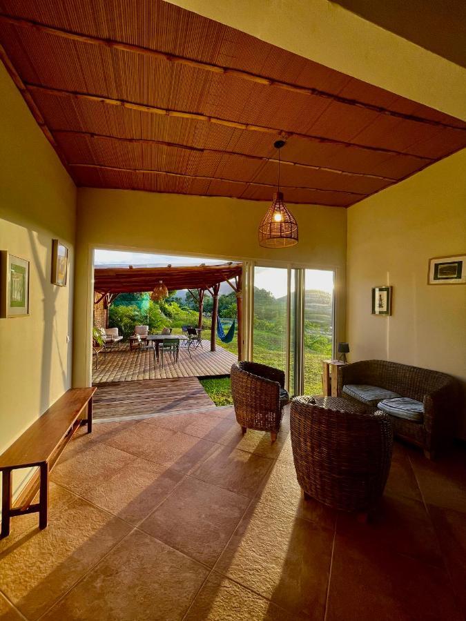 Chambre Et Sdb Privative Ylang Ylang Vue Mont Pelee Dans Maison Partagee Le Morne-Rouge Екстер'єр фото